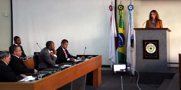 Diretora de presídio pede a empresários que empreguem detentos em regime aberto e semiaberto