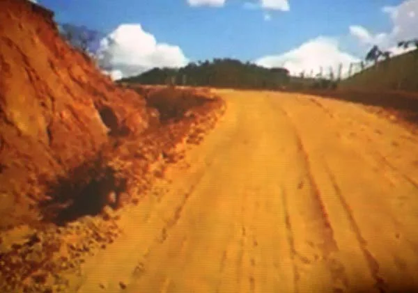 Vereador denuncia a precariedade das estradas rurais e critica gastos com publicidade