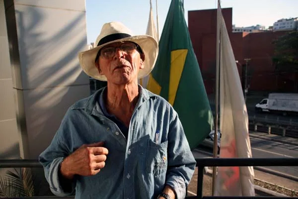 Na Câmara, vereadores ouvem Martinho da Vila na hora do hino nacional