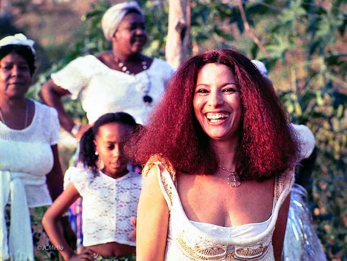 Clara Nunes foi consagrada no samba e tem biografia “Guerreira da Utopia”