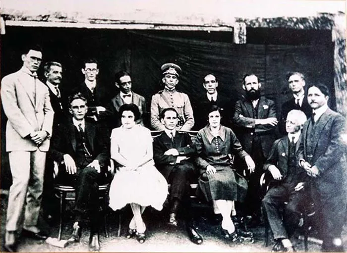 “EM BUSCA DO MEU LANCO-MONDAINE PERDIDO’