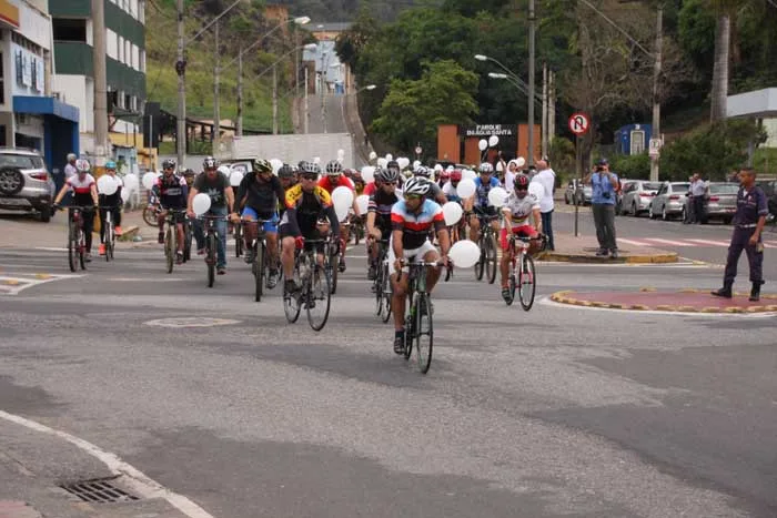 Em protesto pela morte de Tiago, ciclistas pedem mais segurança no trânsito