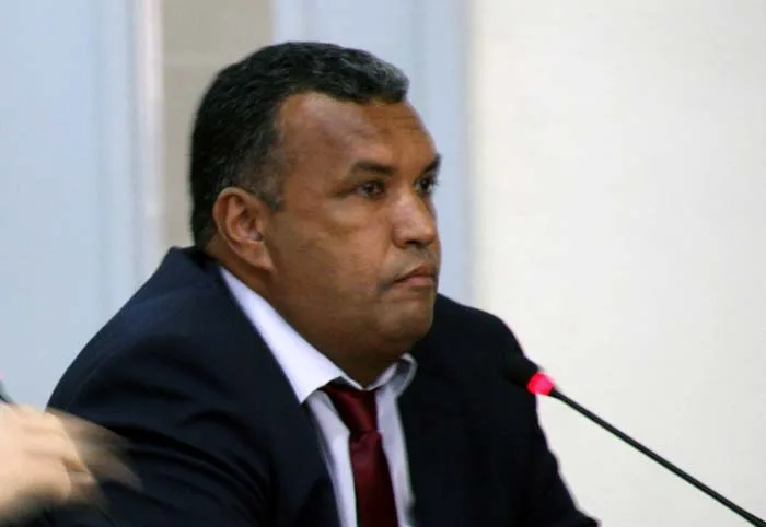 Vereador faz duras críticas ao governo e chama o prefeito Ronaldo Magalhães de safado