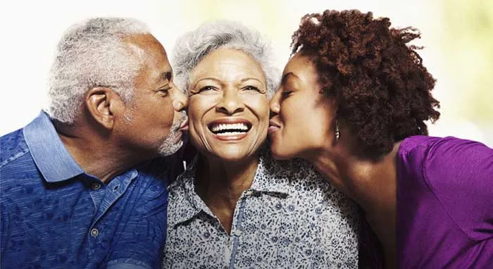 Campanha Outubro Rosa conscientiza sobre câncer de mama