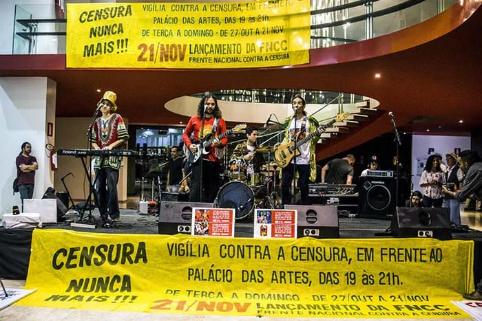 Censura nunca mais, proclamam manifestantes no Palácio das Artes