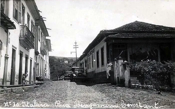 Viagem à província de Minas pelos arquivos históricos das Gerais
