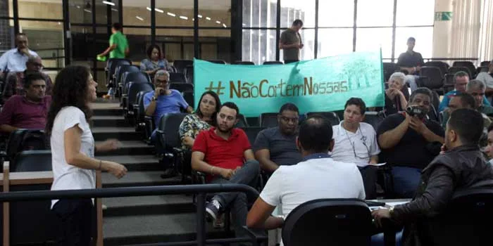 Secretária vai à Câmara explicar corte de árvores e diz que encaminha laudos ao Ministério Público na segunda-feira