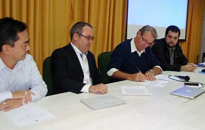 Reitor Dagoberto joga mais lenha na fogueira da crise que divide opiniões na Unifei em Itabira