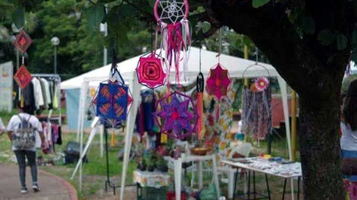 O coletivo Tô na Praça divulga a criatividade itabirana e promove a arte do encontro