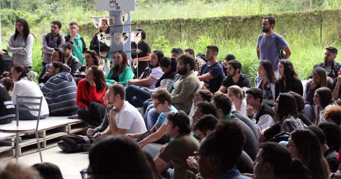 Estudantes da Unifei sabatinam diretores. E pedem renúncia, que não é aceita