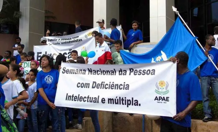 Vereadores exaltam a Apae e criticam doações ao programa Criança Esperança, da Globo