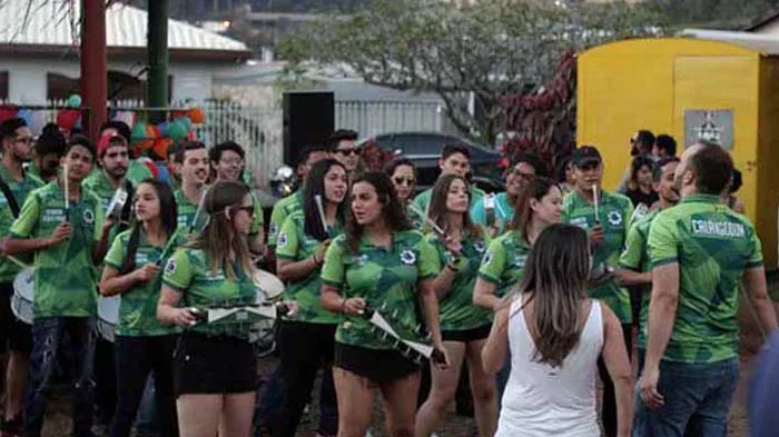 De mãos dadas, não nos dispersemos, é o que propõe o 4ª Arte em parceria com a comunidade itabirana