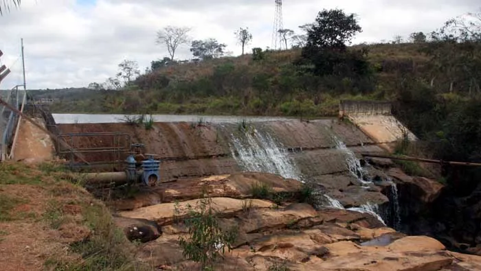 Não deve faltar água em Itabira neste ano, mas moradores reclamam da qualidade. Saae diz que é das melhores de Minas Gerais