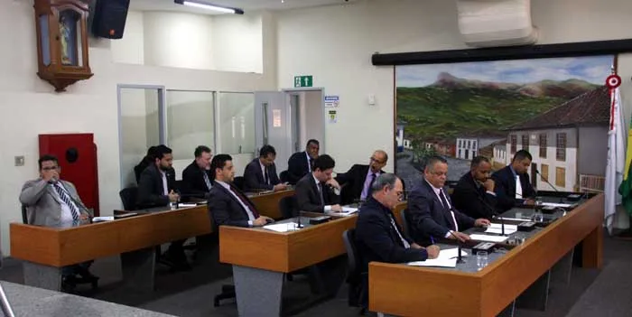 Vereadores protestam contra aumento de tarifa de água e cobram da Vale solução para o suprimento na cidade