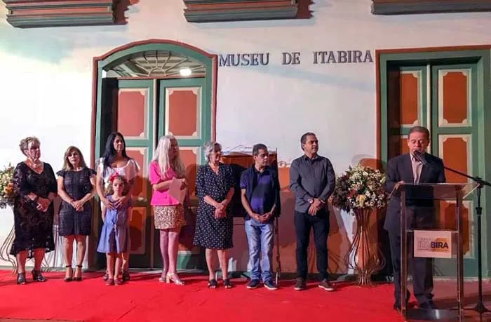 Museu de Itabira é reaberto com exposição de objetos que pertenceram a Elke Maravilha