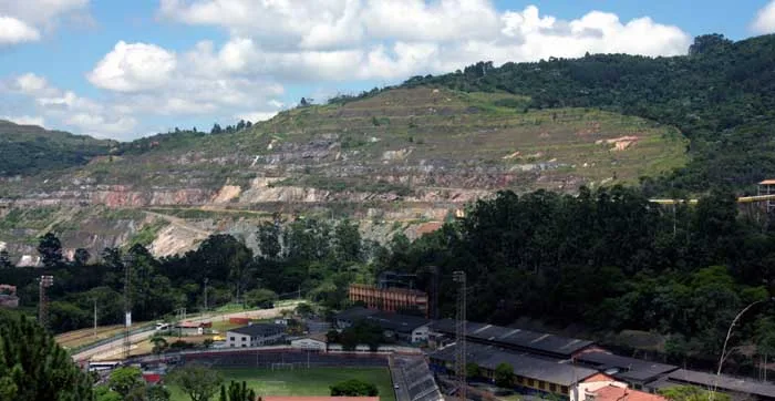 Prefeitura quer cobrar da Vale pagamento pela exploração da antiga mina Camarinha, na serra do Esmeril