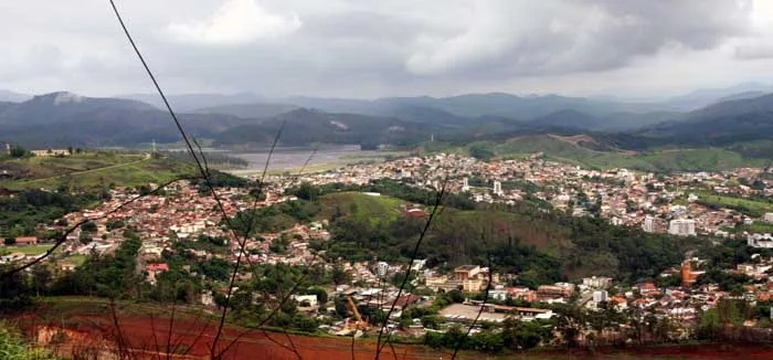 Quedas de energia prejudicam abastecimento na cidade e moradores reclamam da qualidade da água