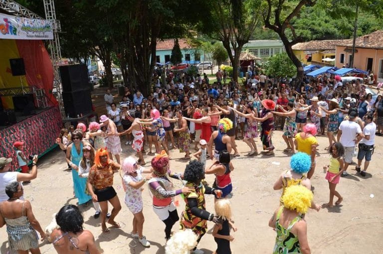 Itabira não tem carnaval, mas Ipoema promete animar a festa momesca com blocos, Ecofolia e mergulho nas cachoeiras