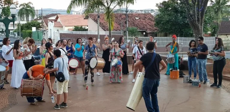 Eu quero é botar meu bloco no paredão da rua Tiradentes