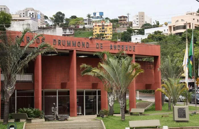 Sai o carbonário Marcelino de Castro, entra o conciliador Valério Adélio na presidência do CMPC