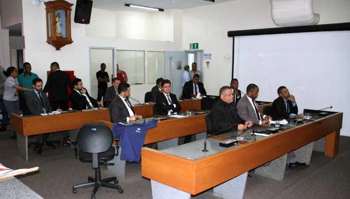 Após protesto de vigilantes, e em nome da “segurança”, Noronha restringe número de pessoas no plenário da Câmara