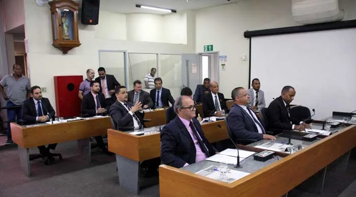 Vereadores prometem “trancar” pauta de reunião se Ronaldo Magalhães não rever decisão de substituir vigilantes por câmeras