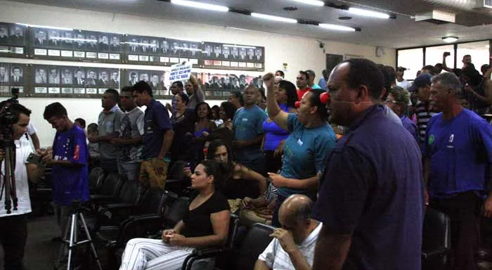 “Demissão de vigilantes é irreversível”, diz líder do governo. “Não demitir é questão de humanidade”, afirma presidente do Sintsepmi