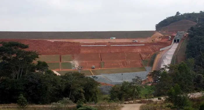 Construtora dispensa motoristas e Vale prossegue com estudo para saber o que provocou os assentamentos diferenciais em Itabiruçu