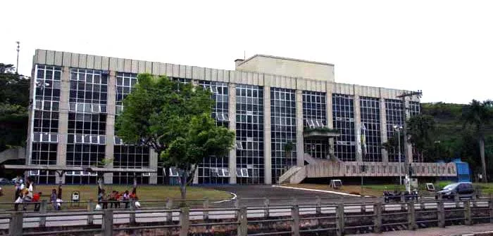Secretários e vice-prefeita já recebem salários reajustados, com pagamento retroativo a abril de 2017
