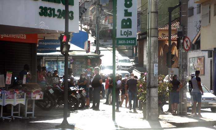 Com as pessoas nas ruas no Dia dos Namorados, aumenta o risco de disseminação do vírus em Itabira