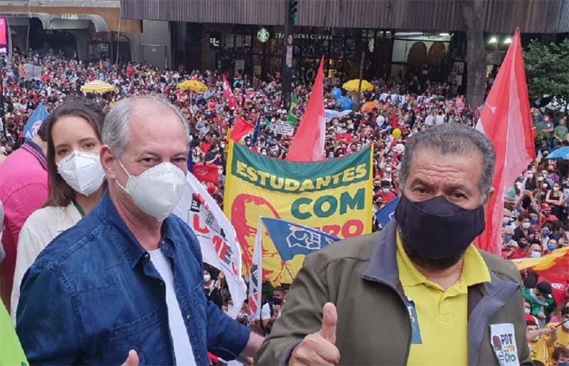 Após vaias na manifestação de sábado, Ciro Gomes ouve conselhos