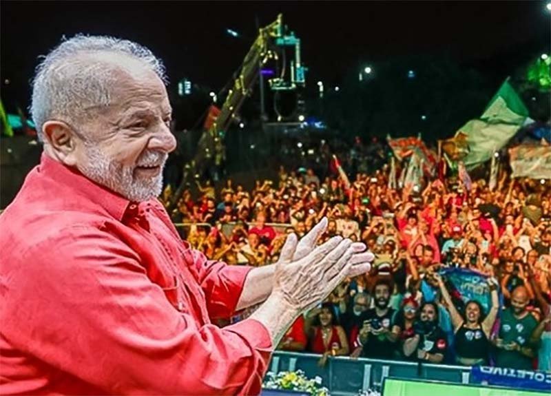 Prefeito de Itabira, Marco Antônio Lage leva o seu apoio à candidatura de Lula no comício de Ipatinga