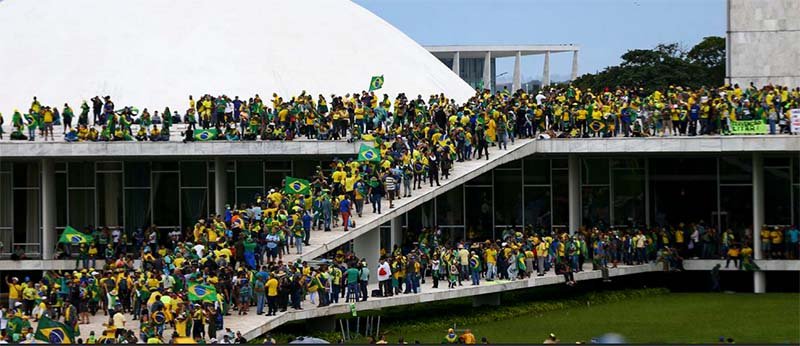 Usar a força contra a força