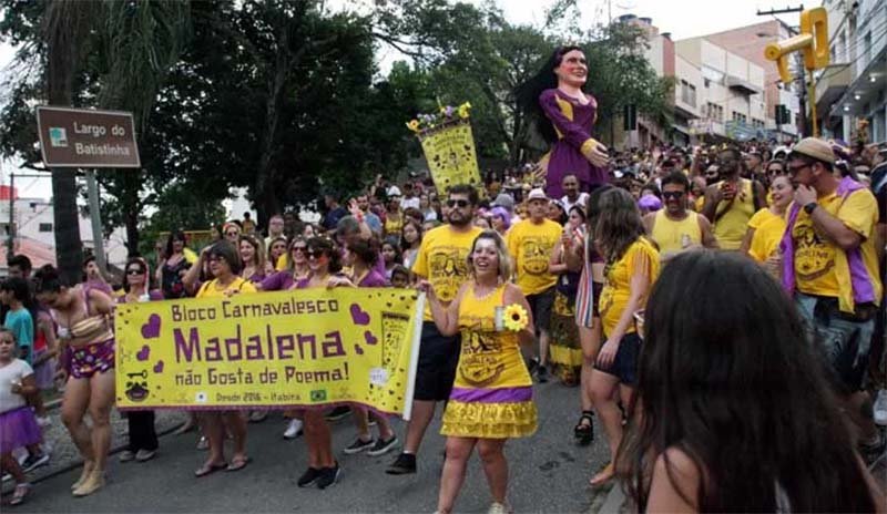 Itabiranos, esquentai vossos pandeiros que neste ano vai ter carnaval em Itabira