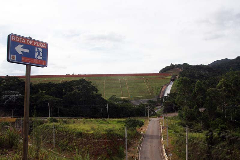 Vale anuncia retorno das obras de alteamento da barragem Itabiruçu. Antes, dizia que estava apenas reforçando a estrutura