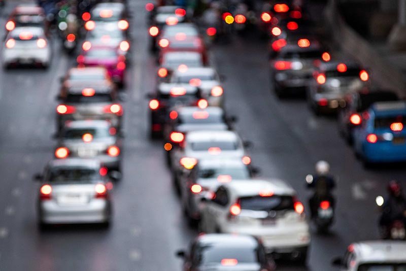 Isenção de imposto do carro popular pode trazer diminuição do uso de transporte público, problemas sociais e aumento da poluição