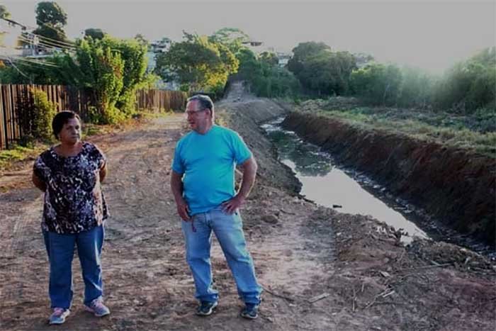 Prefeitura conclui projeto para acabar com esgoto a céu aberto no Pontal; falta licitar as obras de saneamento no bairro Bela Vista, diz secretária