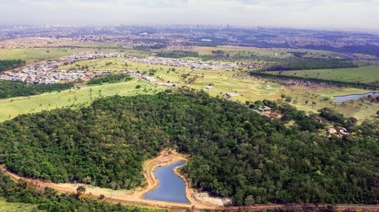 Imobiliárias de Goiás investem em arborização, enquanto Itabira minerada é uma das cidades com menos áreas verdes do país