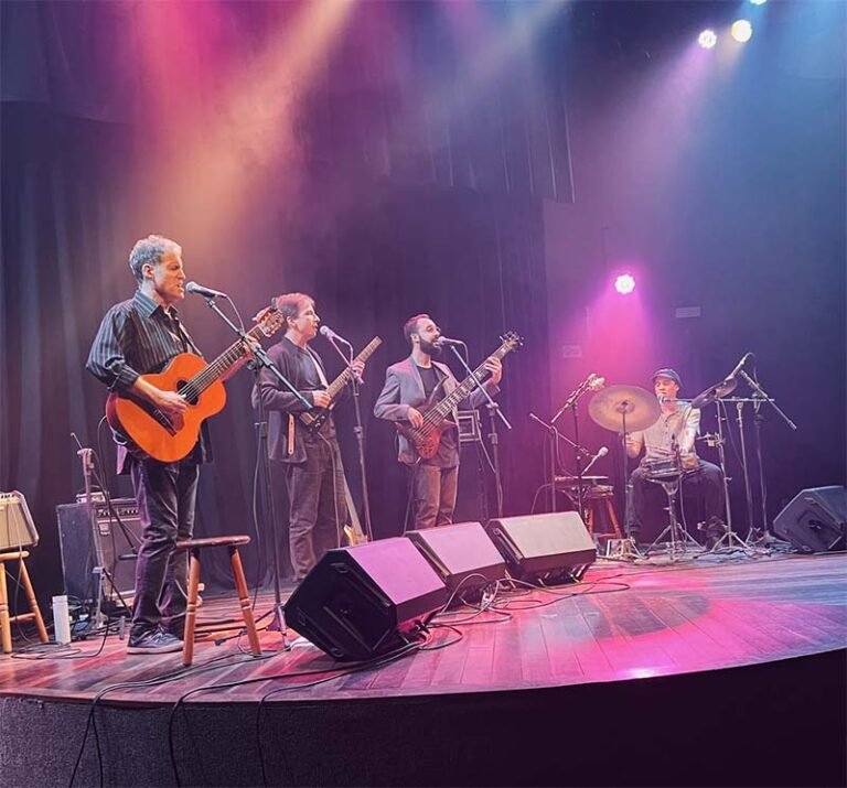 Grupo vocal BeBossa, liderado por Zeca Rodrigues, vai à Colômbia em novembro com três shows e oficina vocal agendados
