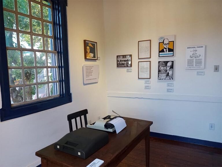 No aniversário de nascimento do poeta maior, a Casa de Drummond abre, nesta quinta-feira (31), a exposição Menino Antigo, Poeta Moderno
