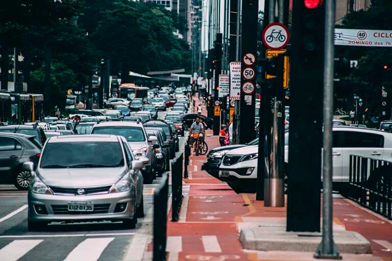 Oportunidades de negócios no setor de transporte: crescimento e especialização