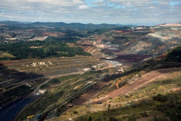 “Não existe mineração sustentável”, afirma Sérgio Abranches, palestrante na Conferência de Meio Ambiente e Clima, em Itabira