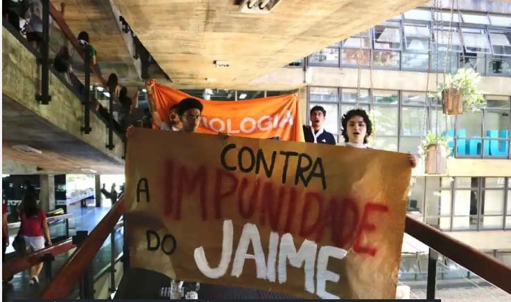 Assédio sexual: acadêmicas da UnB protestam contra punição branda de professor