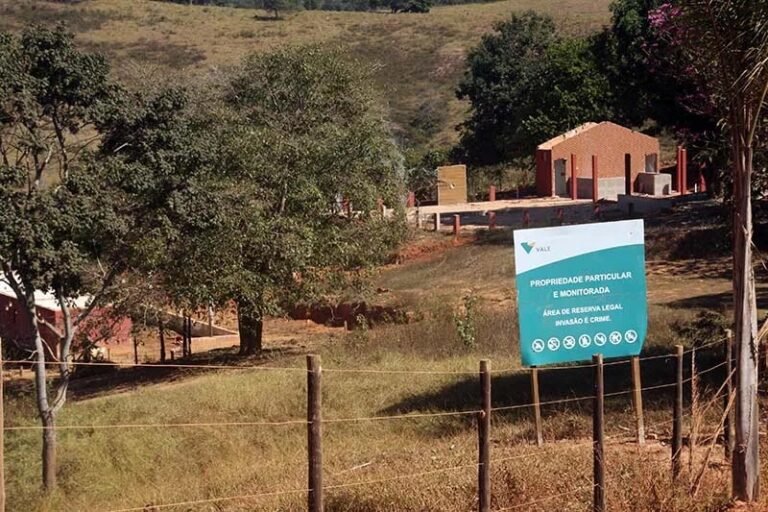 Agricultores do Cubango são forçados a deixar suas terras para expansão da mineração em Itabira