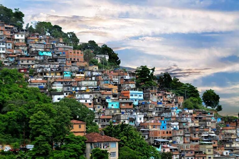 A indústria cultural das favelas brasileiras