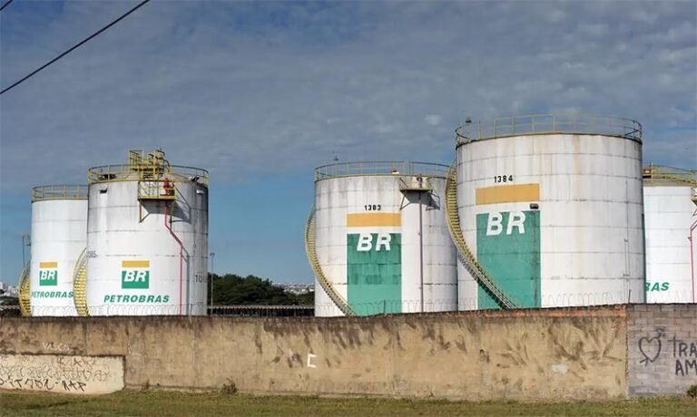 Petrobras aumenta preço do diesel em mais de 6% a partir de sábado (1º), o primeiro em mais de um ano