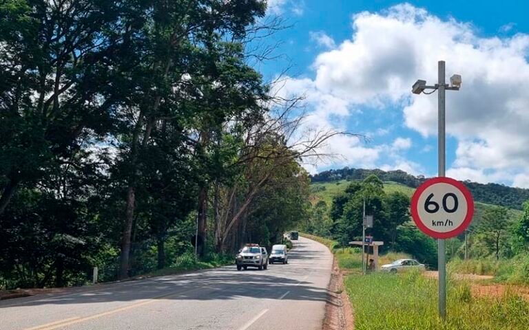 Novos radares com limite de 60 km/h entram em funcionamento na Chapada e Palmital, em Itabira, nesta segunda-feira (17)