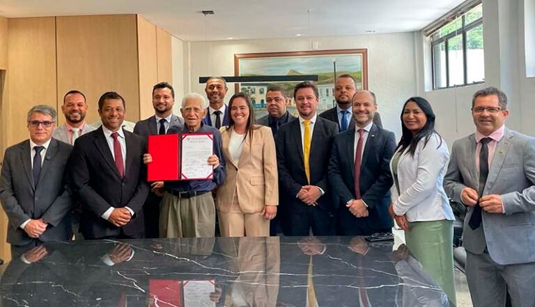 Câmara faz homenagem a Carlinhos Madeira, histórico sindicalista itabirano