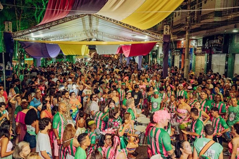 O ziriguidum do pré-Carnaval Haja Amor segue até domingo (23) em Itabira, com cortejos e apresentação de blocos com muita diversão e samba nos pés