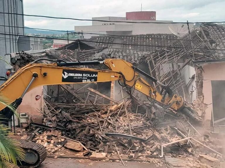 Empresário tem bens bloqueados em R$ 3 milhões por obra irregular que resultou na demolição de casarão no centro histórico de Itabira